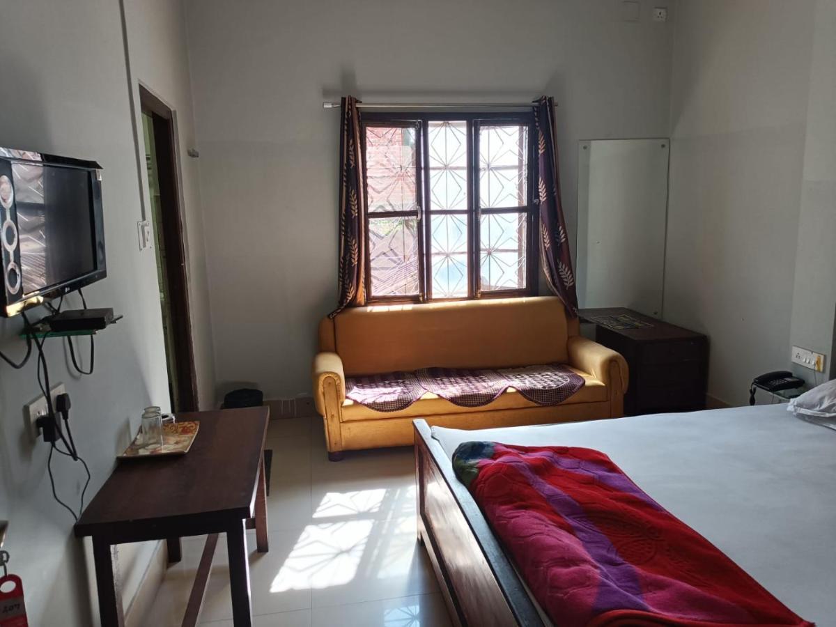 Kusum Hotel Dibrugarh Εξωτερικό φωτογραφία