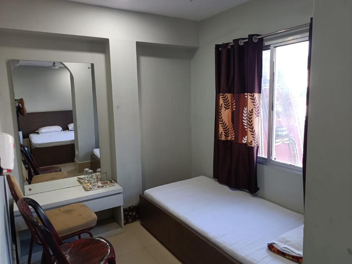 Kusum Hotel Dibrugarh Εξωτερικό φωτογραφία