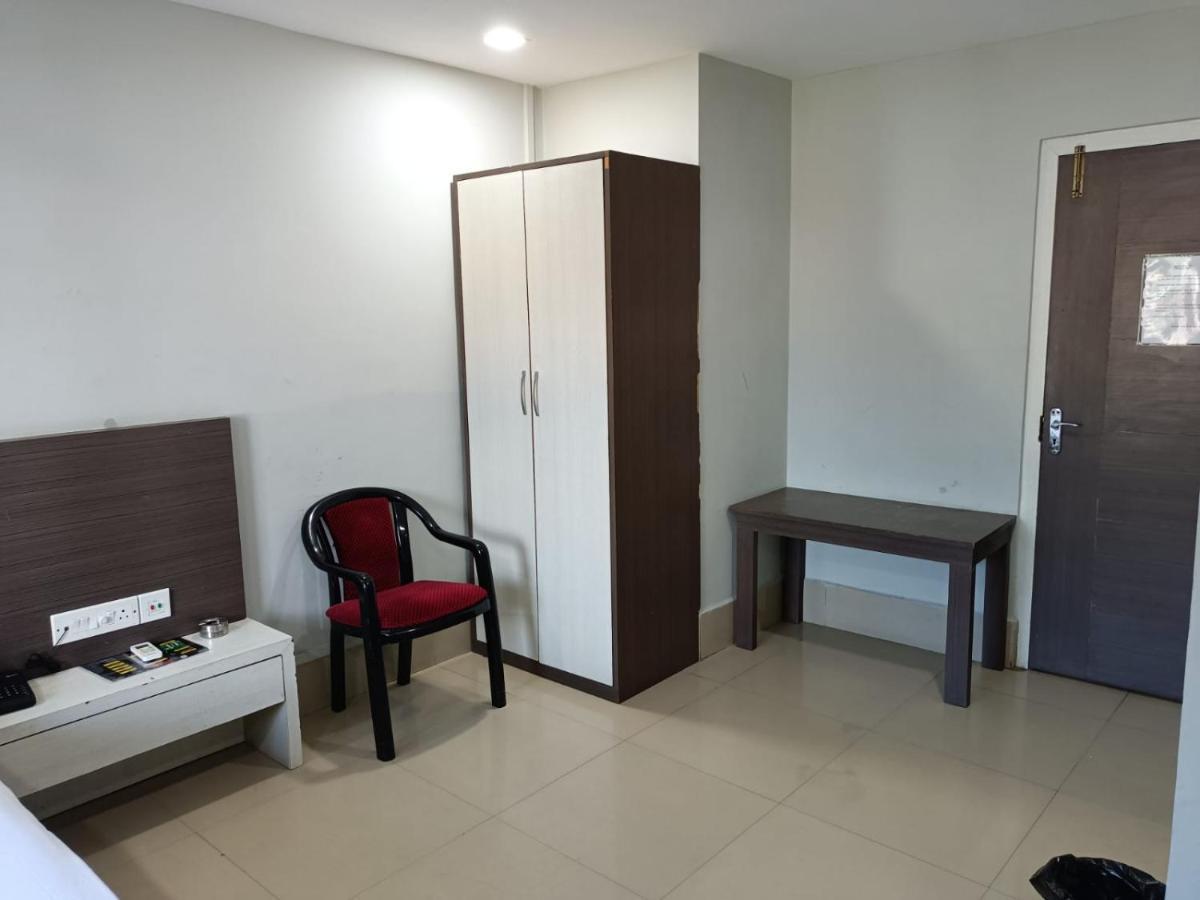 Kusum Hotel Dibrugarh Εξωτερικό φωτογραφία