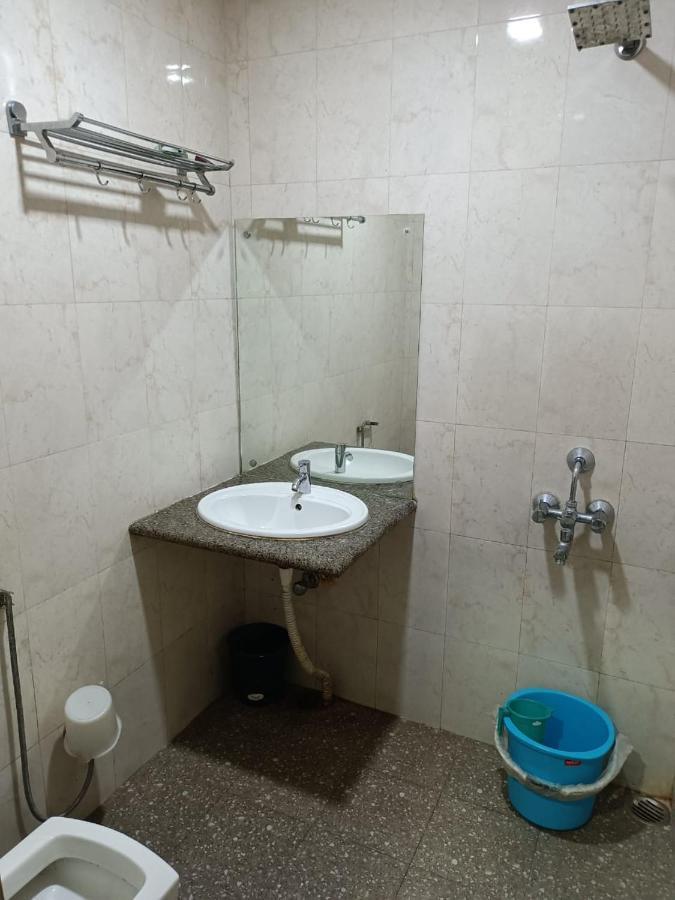 Kusum Hotel Dibrugarh Εξωτερικό φωτογραφία
