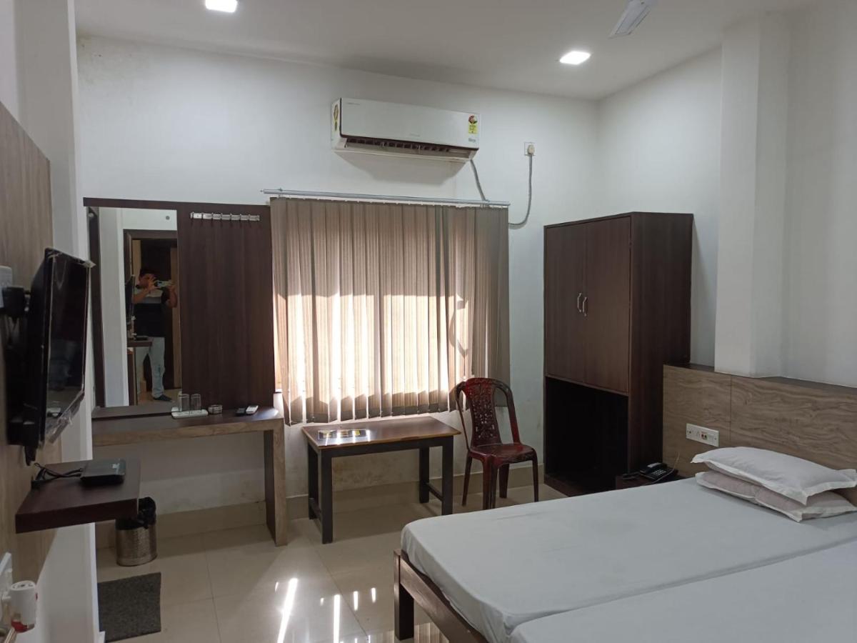 Kusum Hotel Dibrugarh Εξωτερικό φωτογραφία