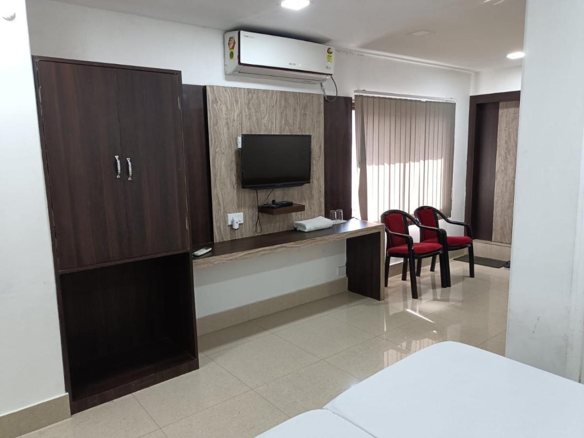 Kusum Hotel Dibrugarh Εξωτερικό φωτογραφία