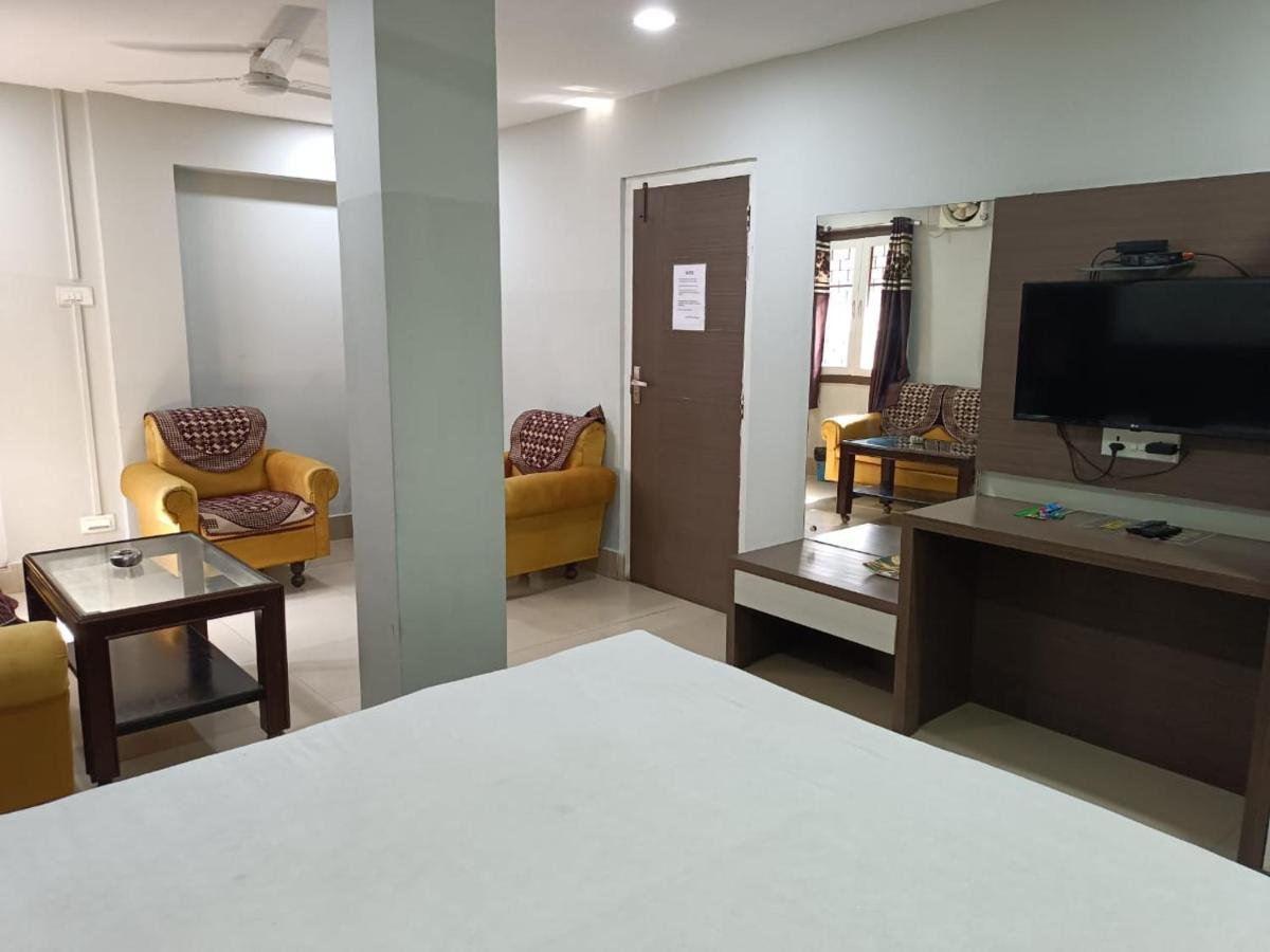 Kusum Hotel Dibrugarh Εξωτερικό φωτογραφία