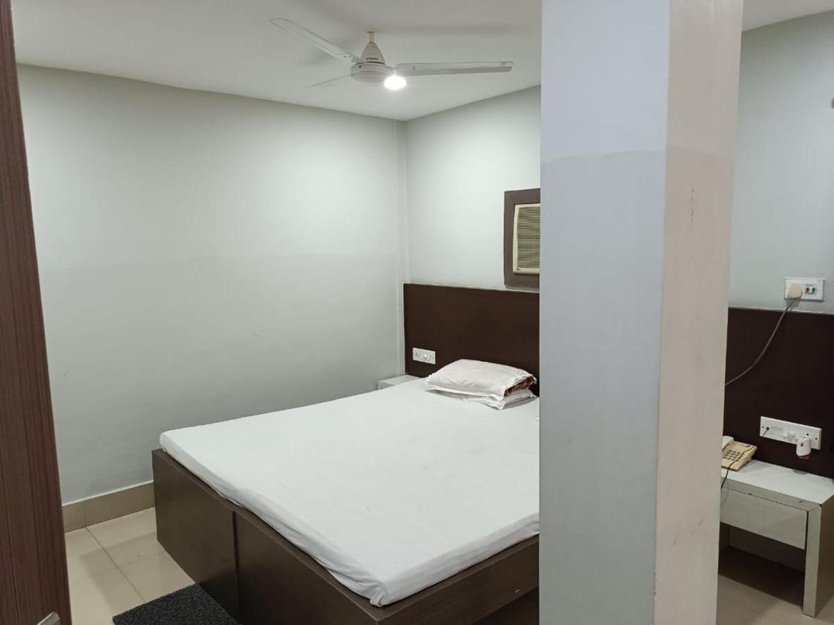 Kusum Hotel Dibrugarh Εξωτερικό φωτογραφία