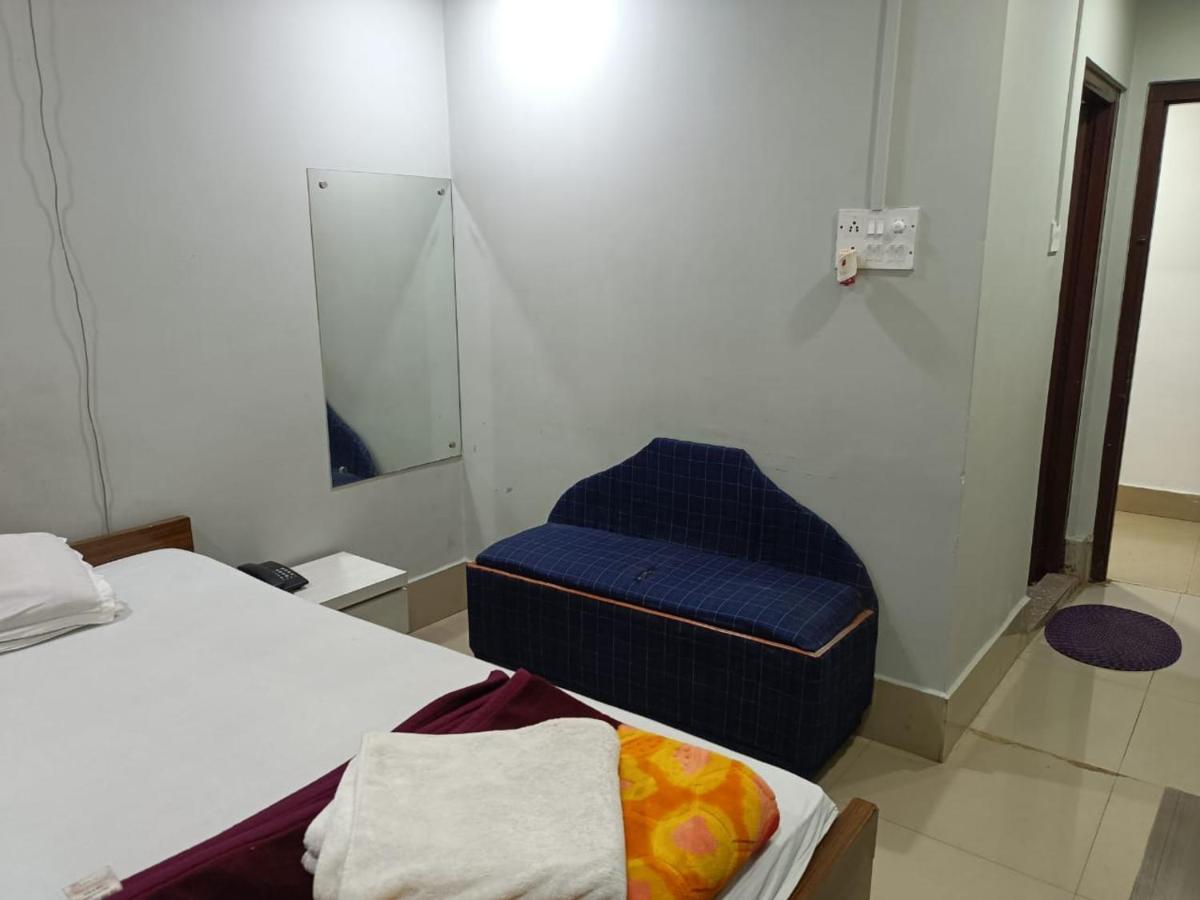 Kusum Hotel Dibrugarh Εξωτερικό φωτογραφία