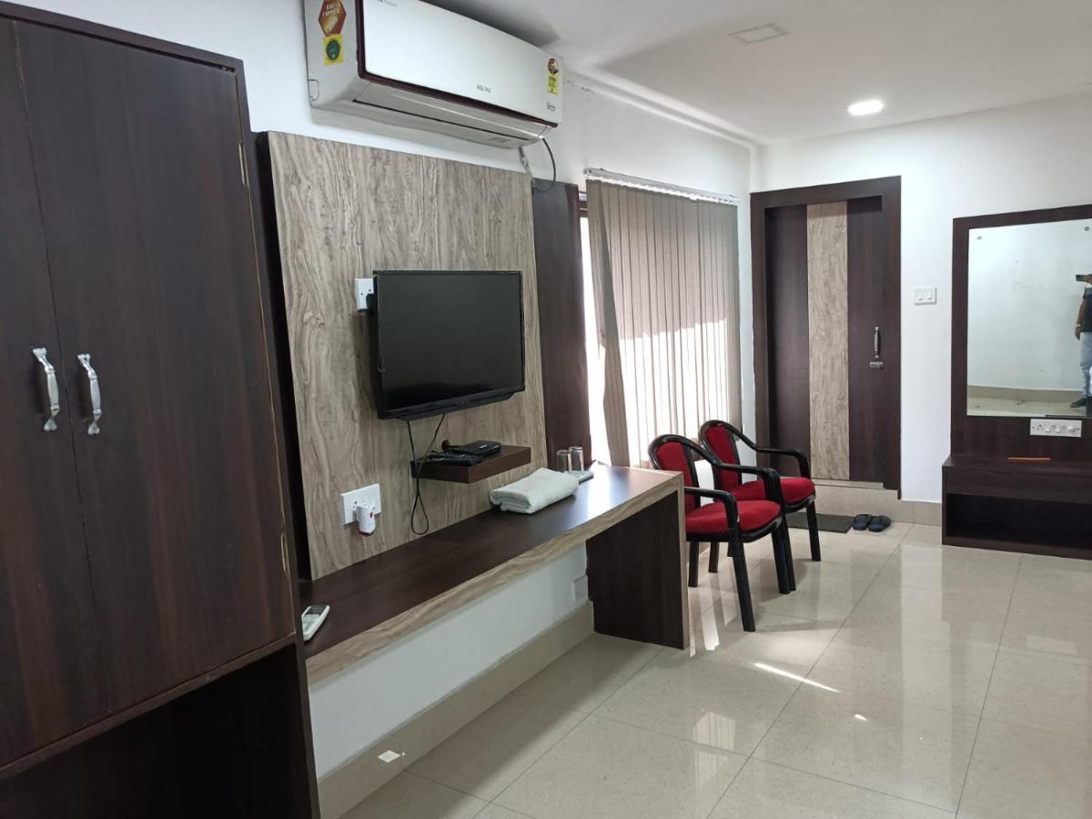 Kusum Hotel Dibrugarh Εξωτερικό φωτογραφία