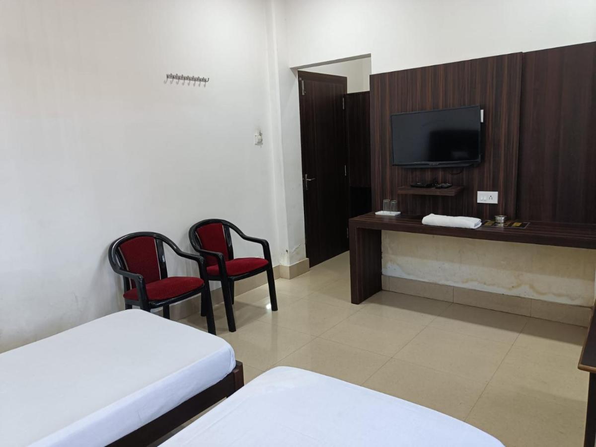 Kusum Hotel Dibrugarh Εξωτερικό φωτογραφία