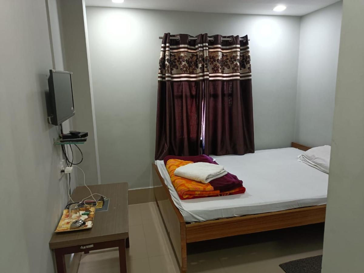 Kusum Hotel Dibrugarh Εξωτερικό φωτογραφία