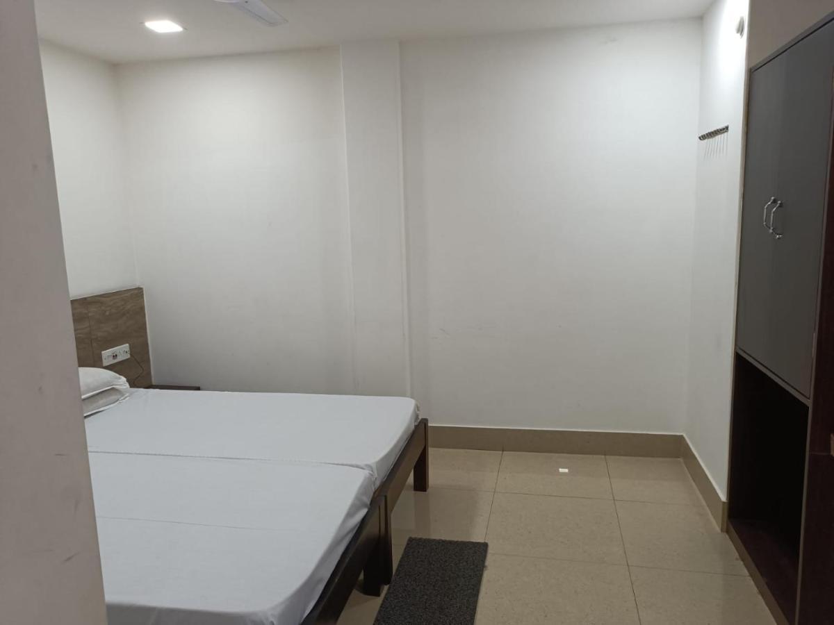 Kusum Hotel Dibrugarh Εξωτερικό φωτογραφία