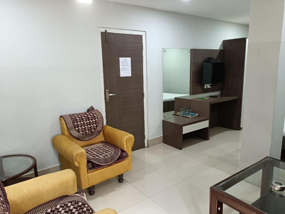 Kusum Hotel Dibrugarh Εξωτερικό φωτογραφία