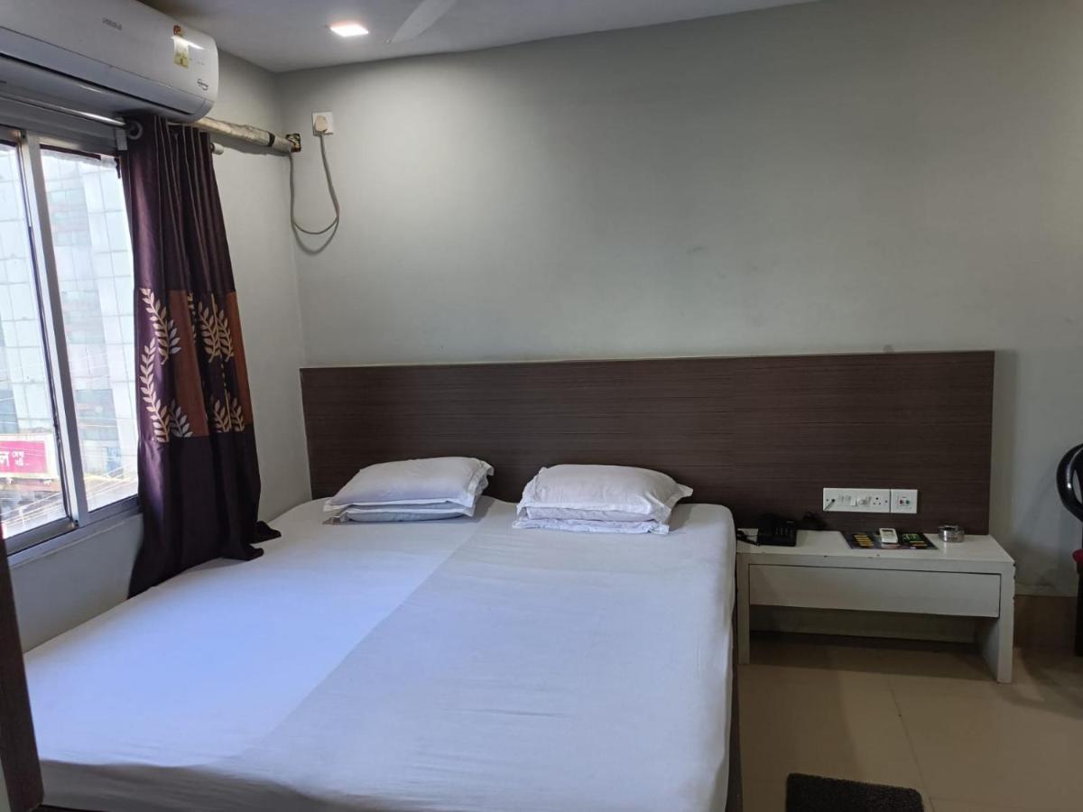 Kusum Hotel Dibrugarh Εξωτερικό φωτογραφία
