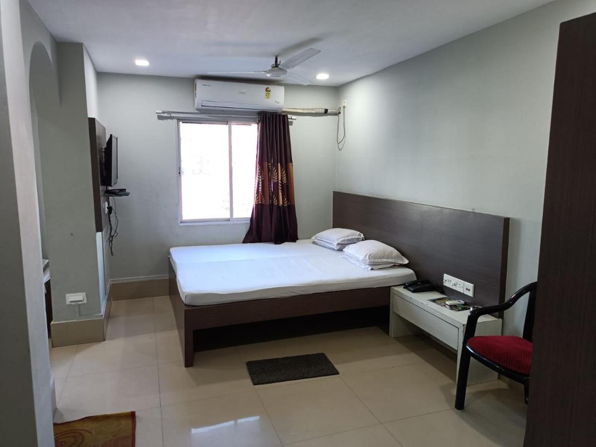 Kusum Hotel Dibrugarh Εξωτερικό φωτογραφία