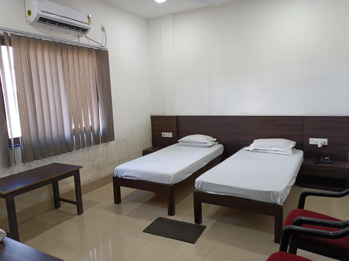 Kusum Hotel Dibrugarh Εξωτερικό φωτογραφία