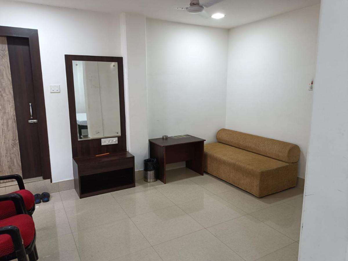 Kusum Hotel Dibrugarh Εξωτερικό φωτογραφία