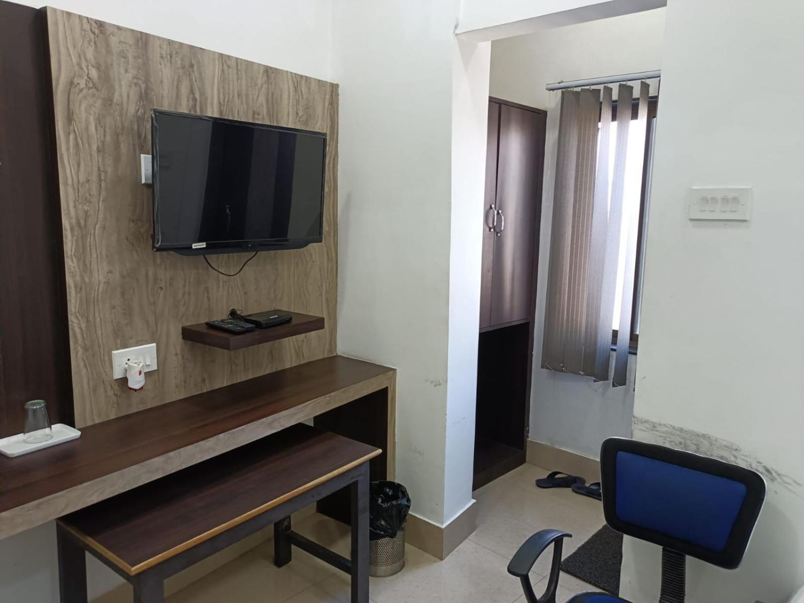 Kusum Hotel Dibrugarh Εξωτερικό φωτογραφία