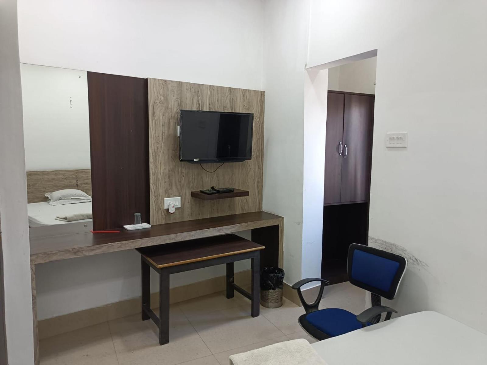 Kusum Hotel Dibrugarh Εξωτερικό φωτογραφία