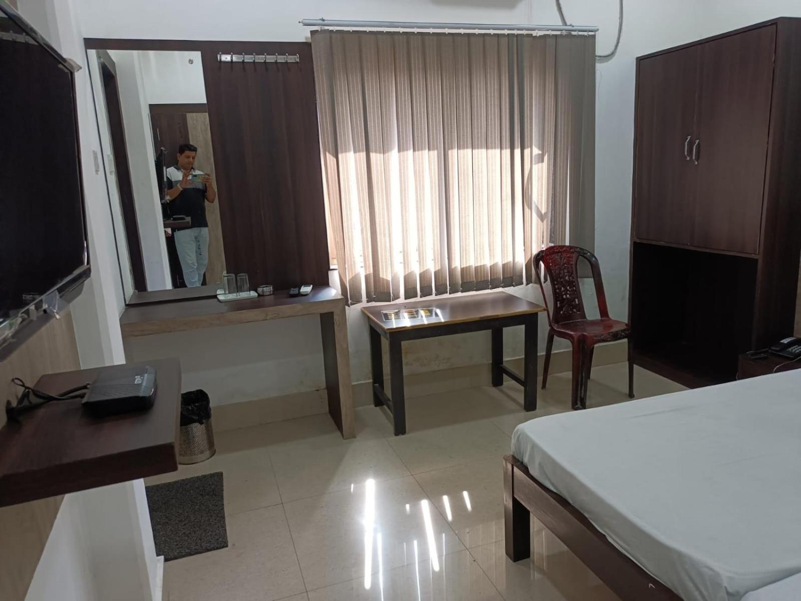 Kusum Hotel Dibrugarh Εξωτερικό φωτογραφία